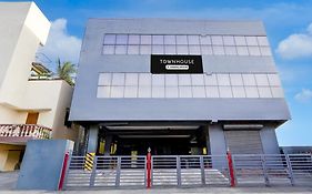 Townhouse Nanganallur Near Chennai Airport